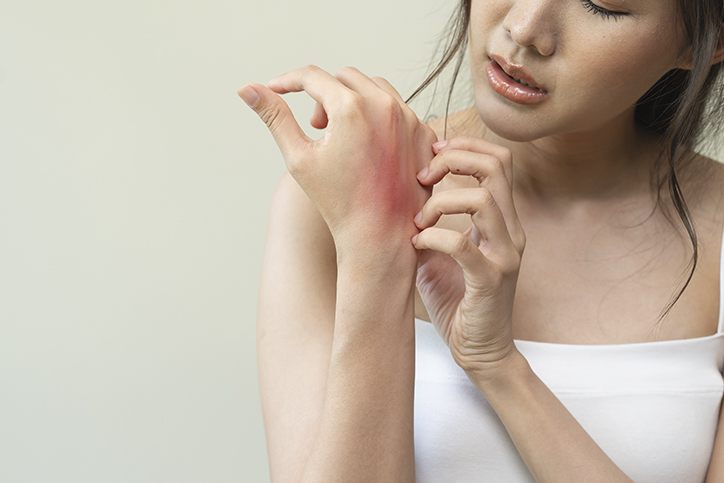 Dermatite: conheça as causas, sintomas e tratamentos